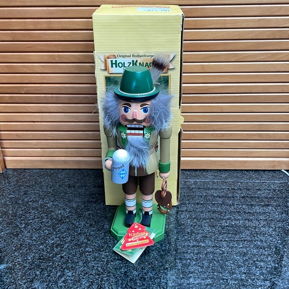 Beer Nutcracker - Picture 1 of 3